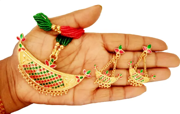 Assamese_Traditional_Gold_Plated_Red_Green_Colour_Joonbiri_Tassel_Jewellery_Set_For_Women